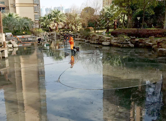 枫木镇景观池淤泥清理
